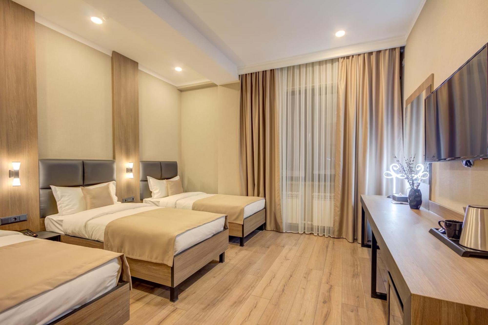 Sara Boutique Hotel Bişkek Dış mekan fotoğraf