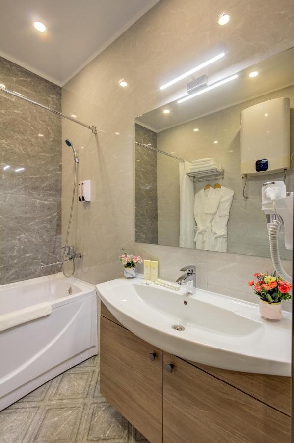 Sara Boutique Hotel Bişkek Dış mekan fotoğraf
