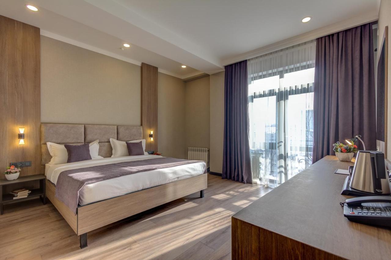 Sara Boutique Hotel Bişkek Dış mekan fotoğraf